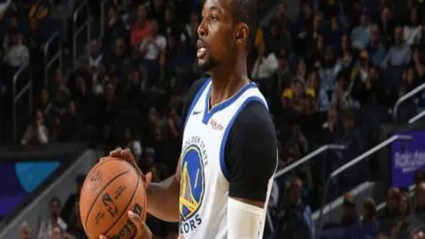 【周末狂欢】下周末羽毛球巅峰对决，诚邀您共享精彩赛事！