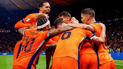 文明观赛，球迷助力，共尊赛场判决